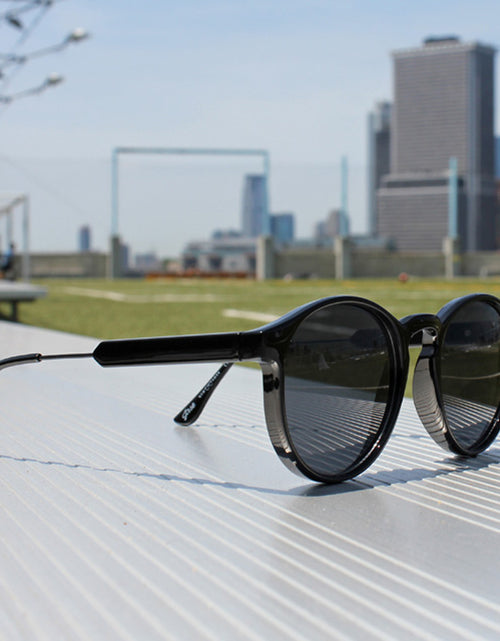 Load image into Gallery viewer, Jase New York Connor Sunglasses in Triple Black

